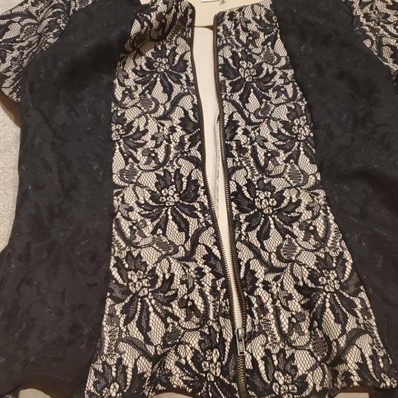 Stunning top - Picture 2 of 4